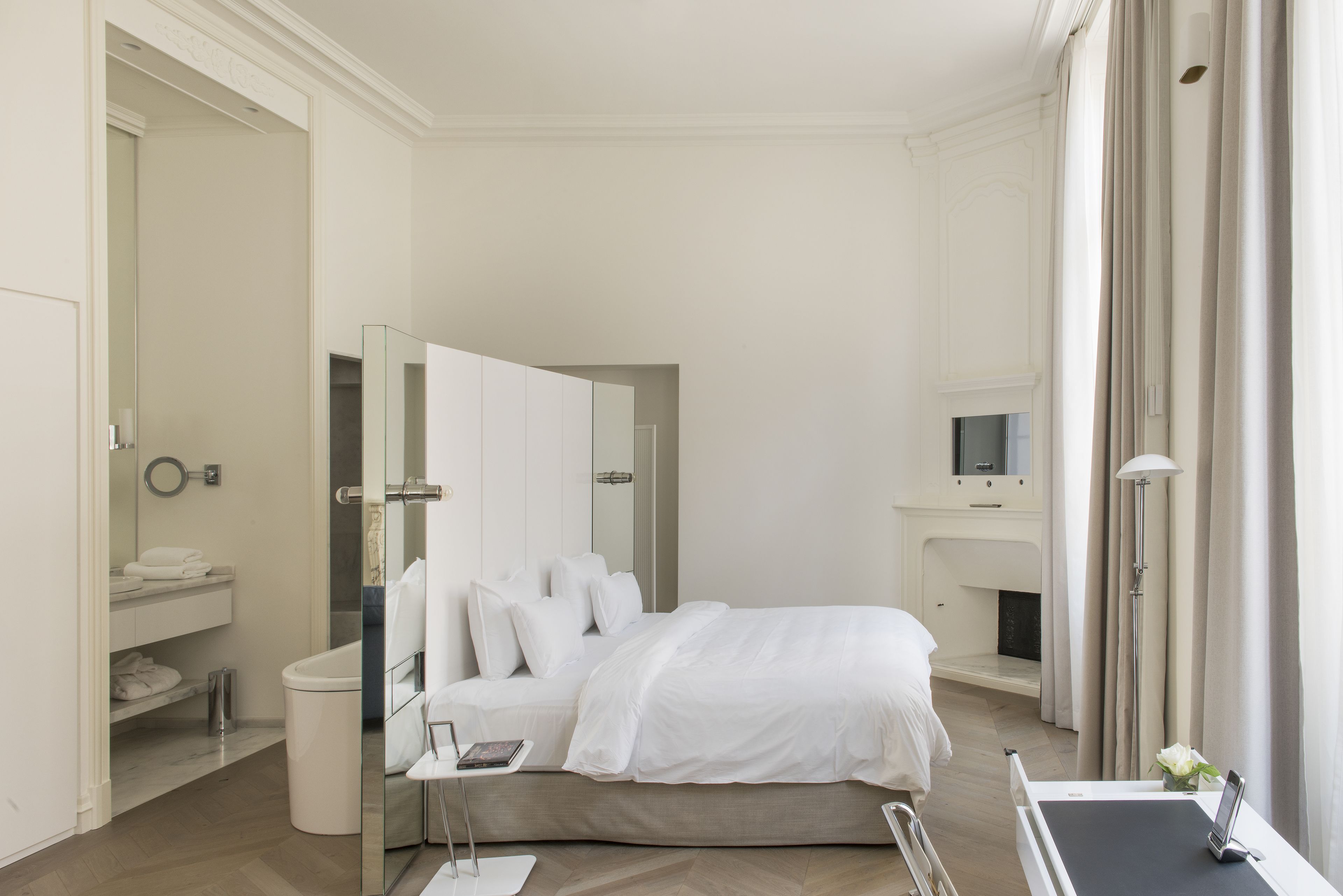 superior room, 1 king bed | premium bedding, minibar, in-room safe, desk