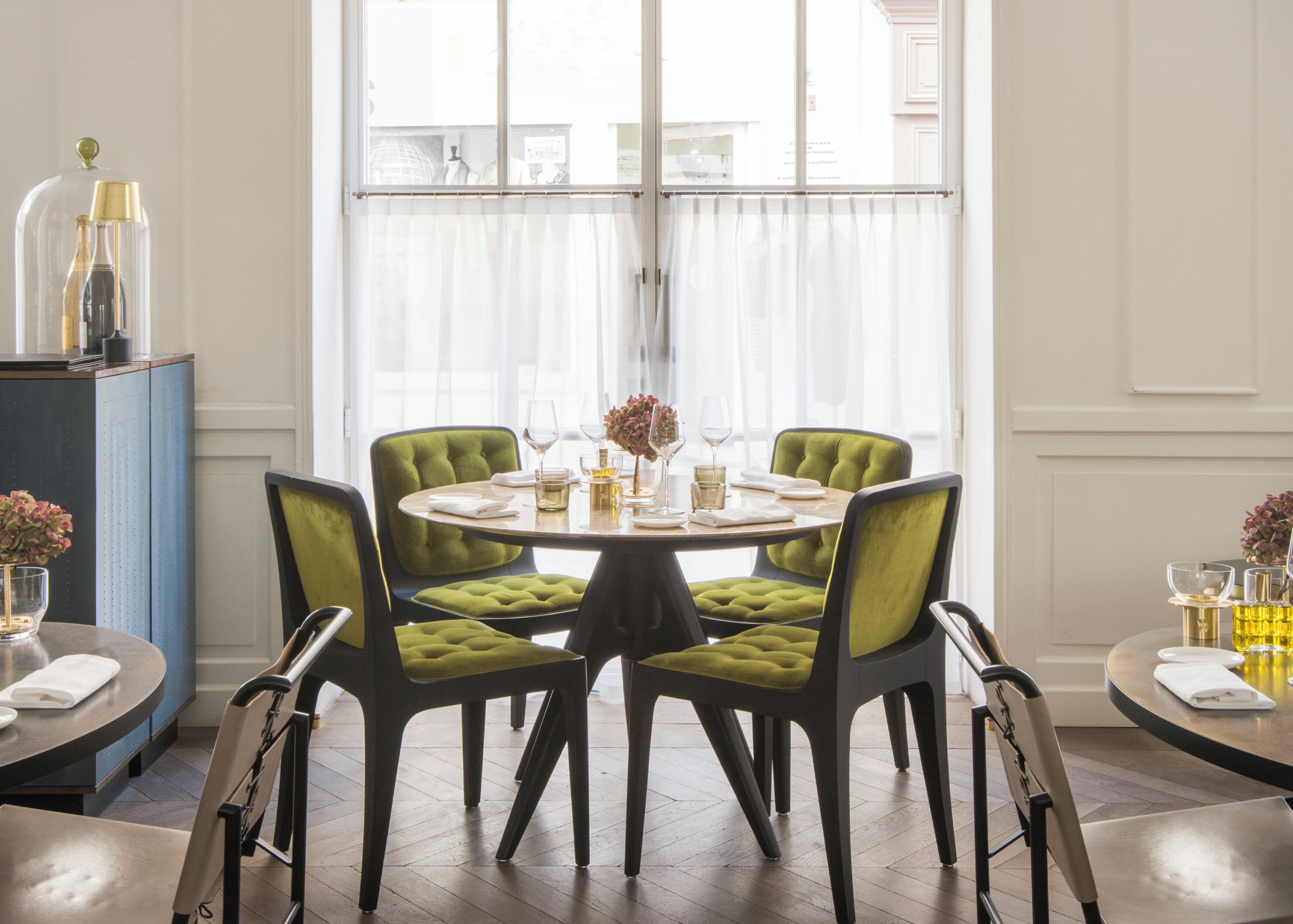 2 restaurants, dinner served, regional cuisine