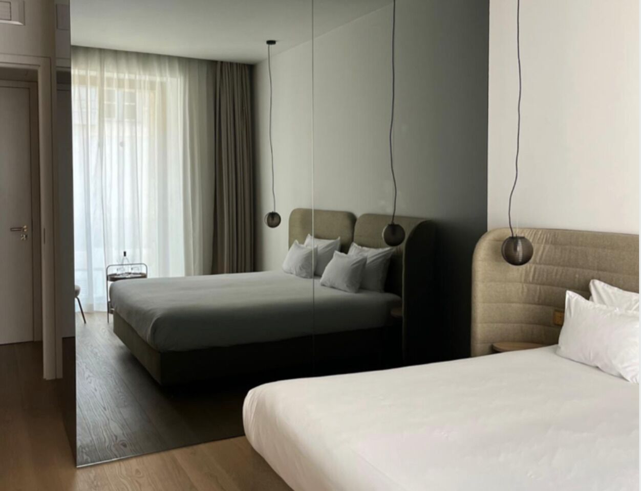 Chambre, 1 très grand lit (Numéro 9)