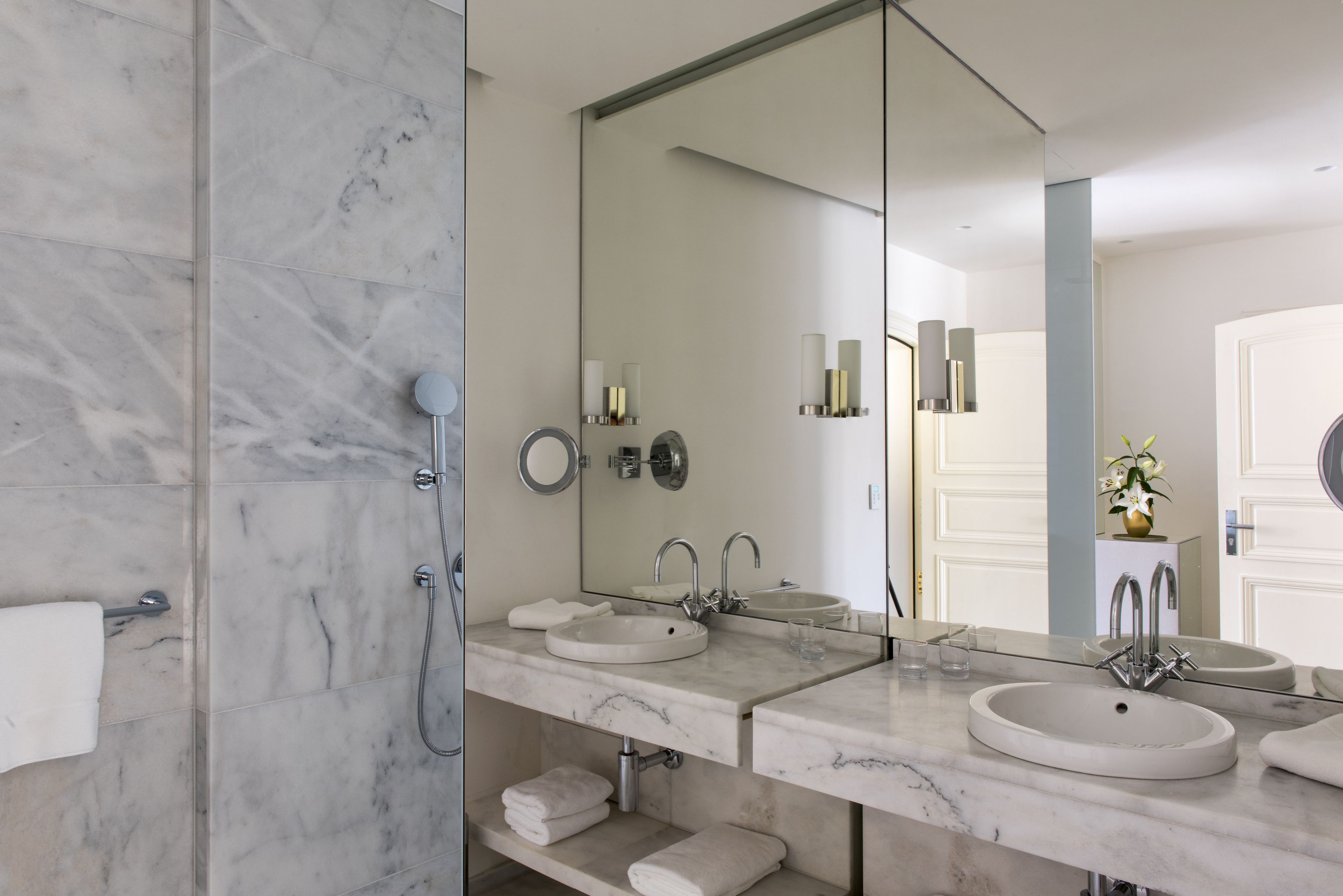 superior room, 2 single beds (numéro cinq) | bathroom | free toiletries, hair dryer, bathrobes, slippers