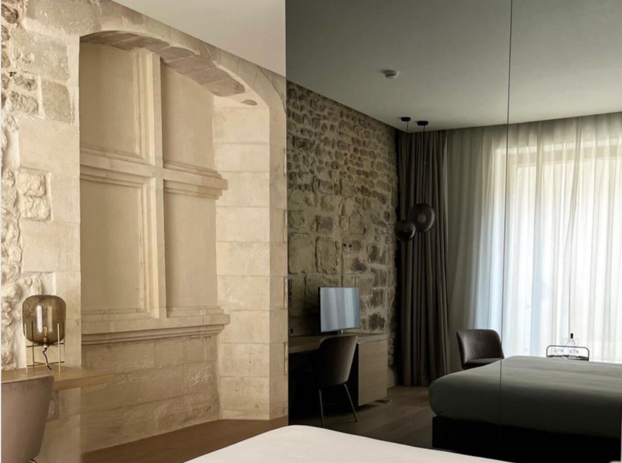 Chambre, 1 très grand lit (Numéro 8)