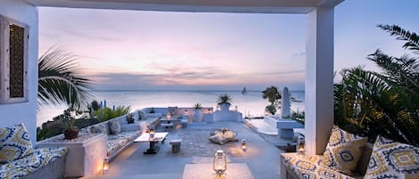 Poolside bar