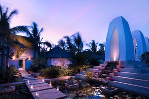 Couples treatment rooms, hot tub, body treatments, body wraps