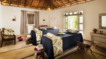 Salas de tratamiento para parejas, una bañera de hidromasaje