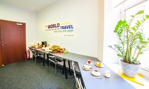 Desayuno continental diario (EUR 5 por persona)