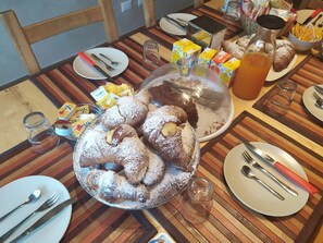 Daily local cuisine breakfast (EUR 2.50 per person) - Casa Celeste (Rome)