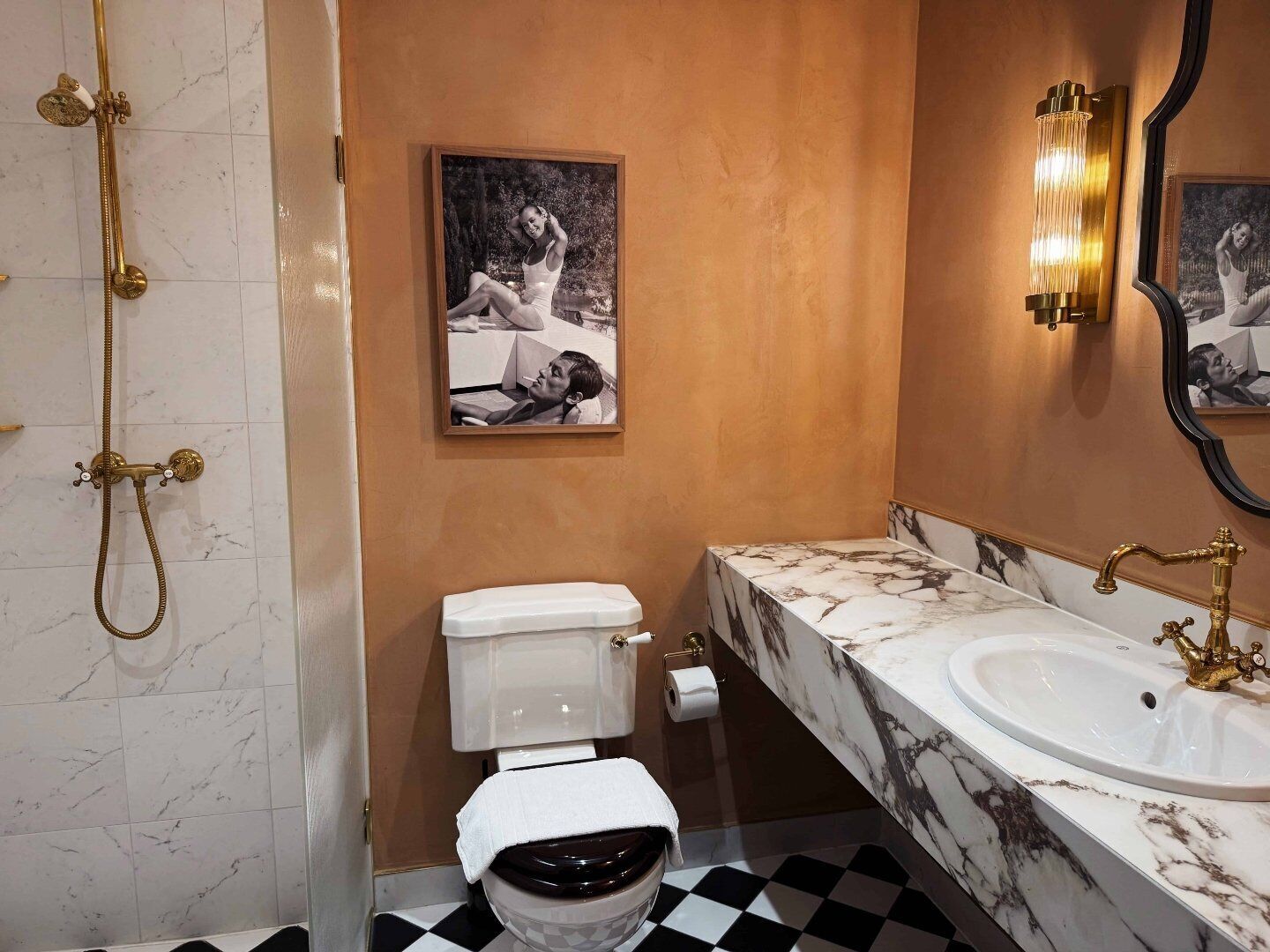 superior dubbelrum | bathroom | shower, free toiletries, hair dryer, towels