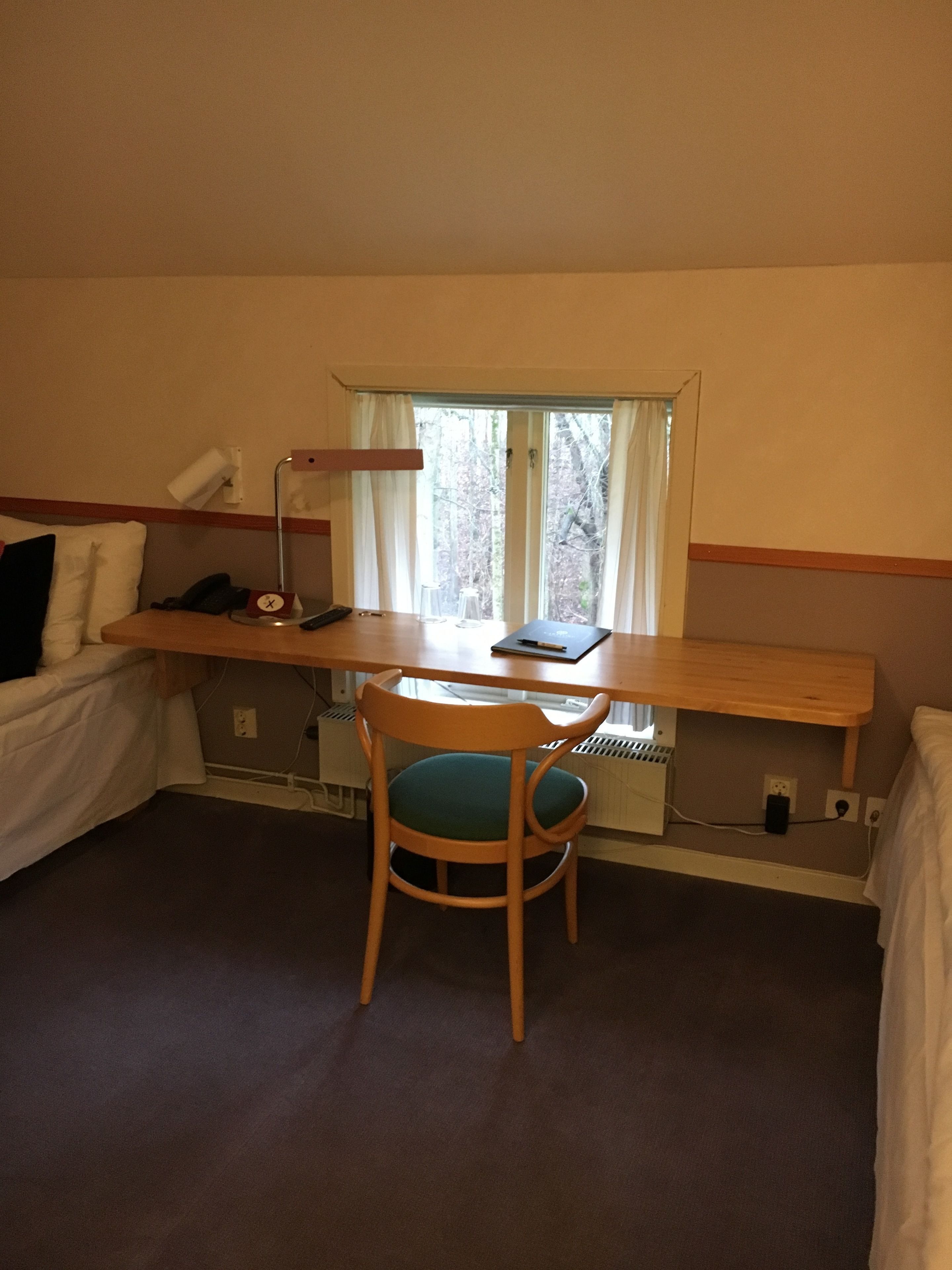 basic twin room | room amenity