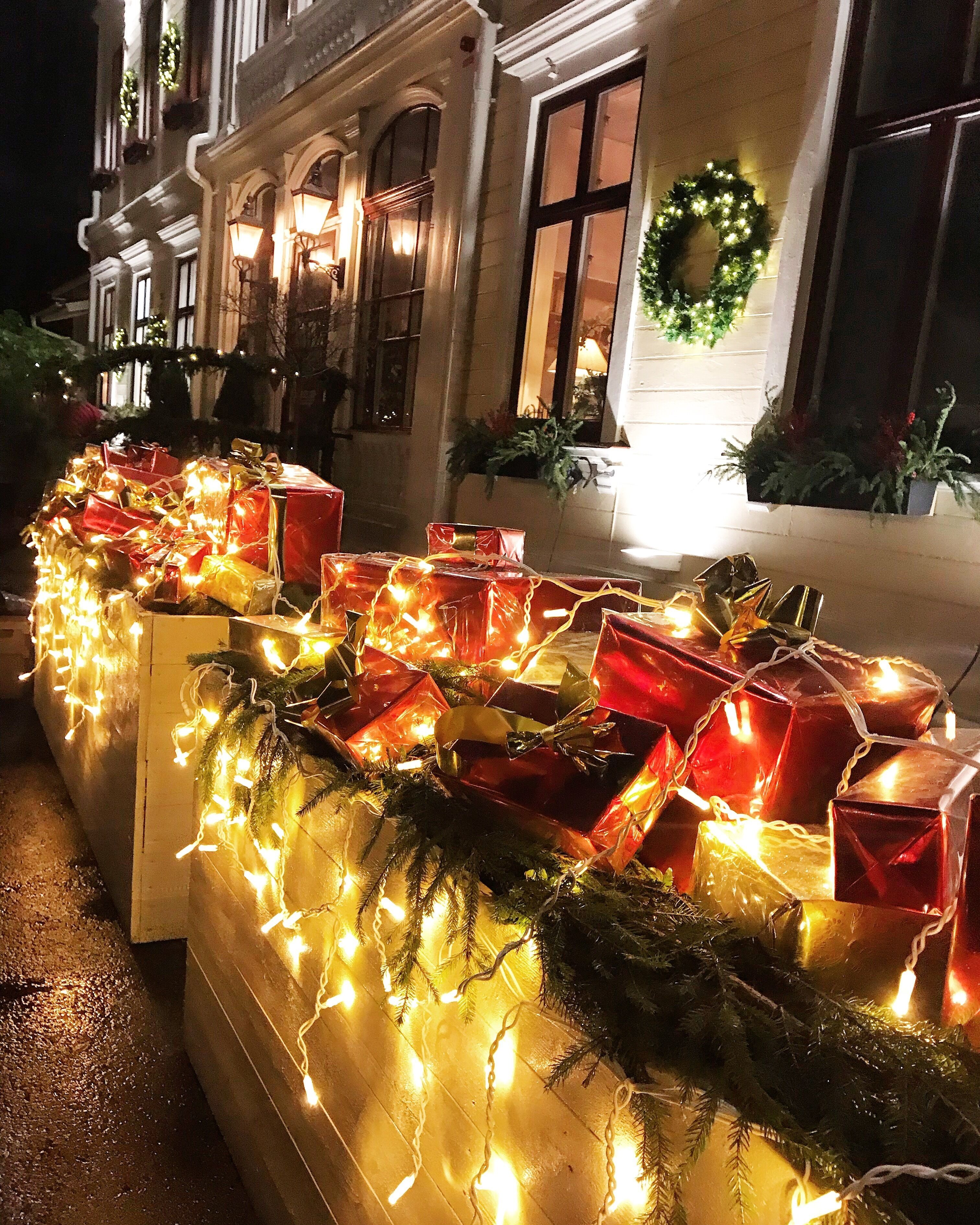 Boendets fasad - kväll/natt