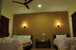 Premium bedding - Chitwan Safari Camp & Lodge (Sauraha)