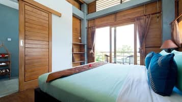 1 chambre, minibar, coffres-forts dans les chambres, bureau
