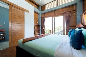Quarto casal luxo | Frigobar, cofres nos quartos, escrivaninha, quartos à prova de som