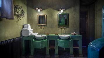 Cottage Familial | Salle de bain | Douche, douche à « effet pluie », articles de toilette gratuits