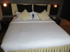 Deluxe King | In-room safe, desk, soundproofing, free WiFi - The Mark's Lodge (Sandakan)
