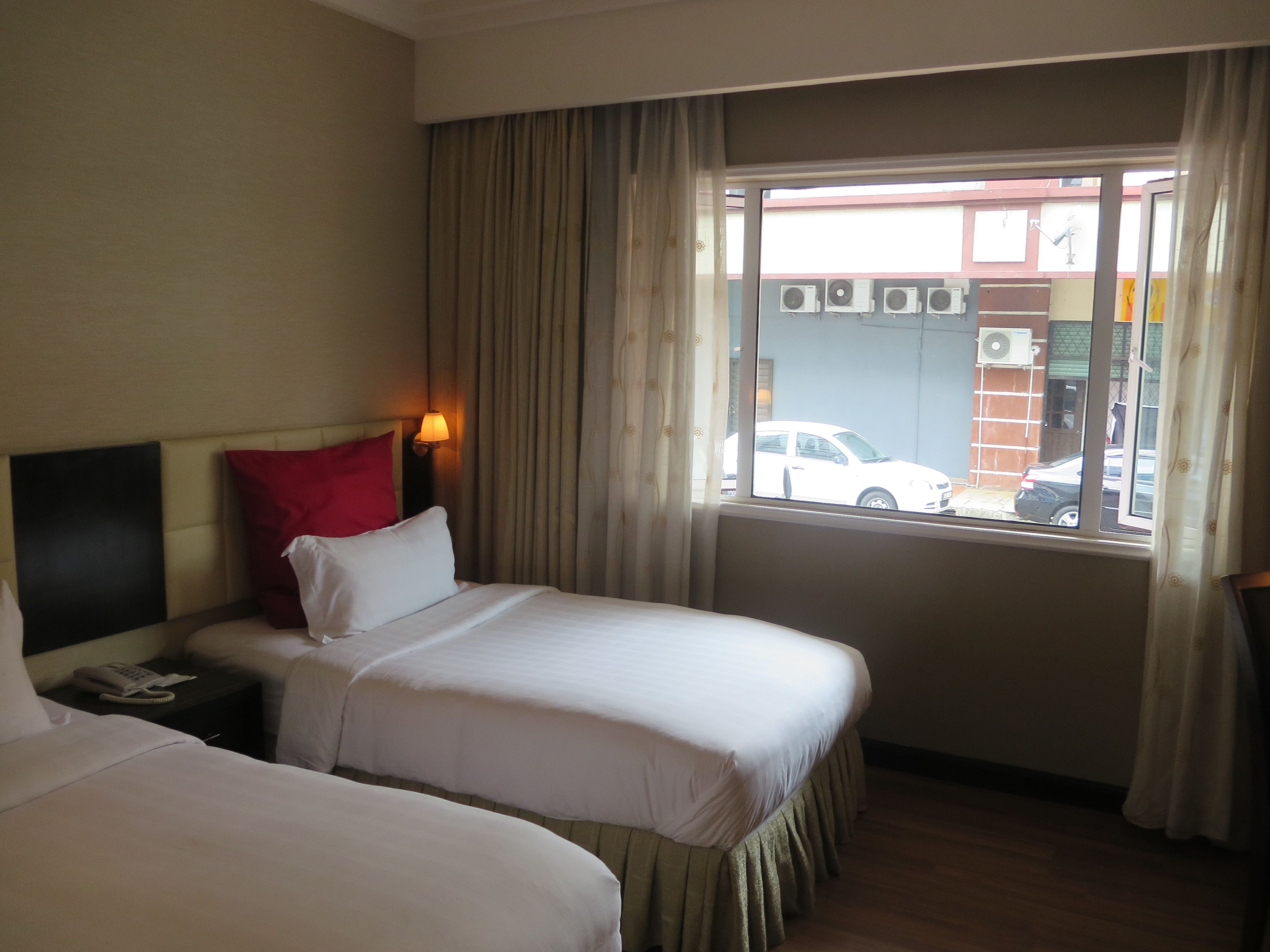 standard twin room, 2 single beds | in-room safe, desk, free wifi