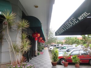 Free self parking - The Mark's Lodge (Sandakan)