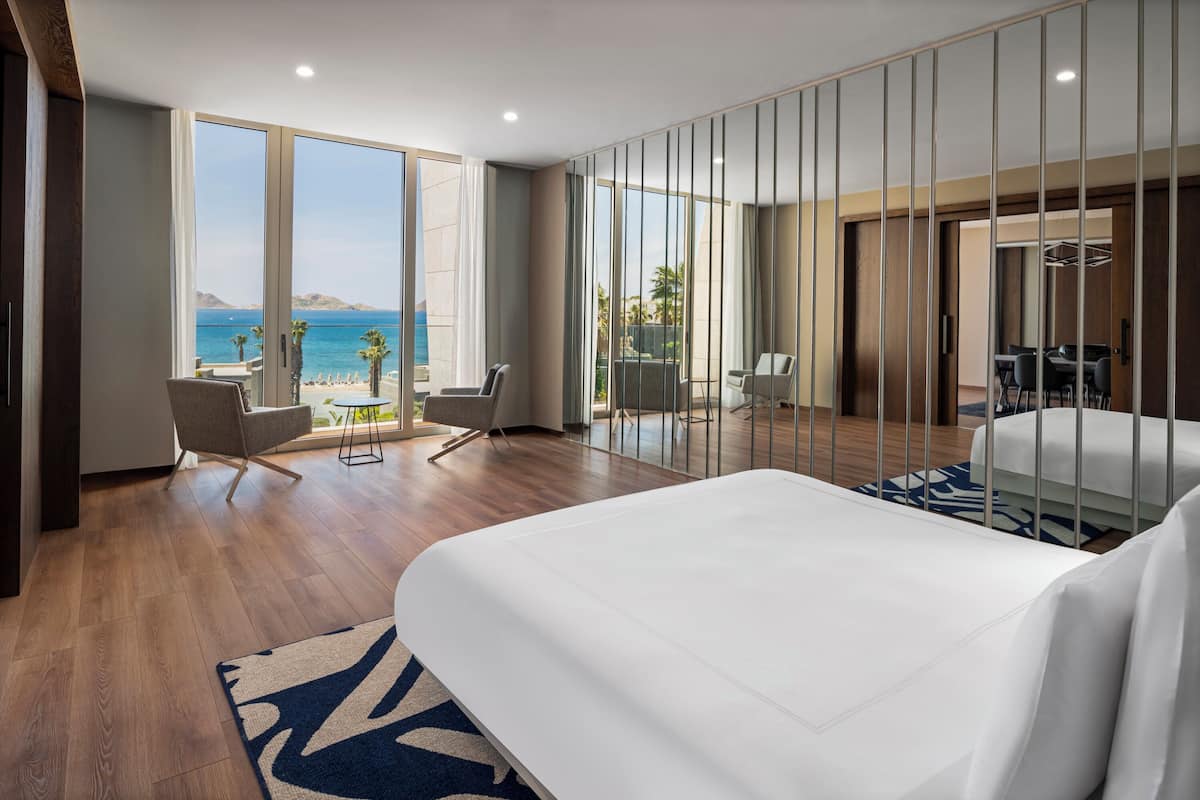 Suite – signature, 1 kingsize-seng | Minibar, safe på rommet, skrivebord og lydisolert