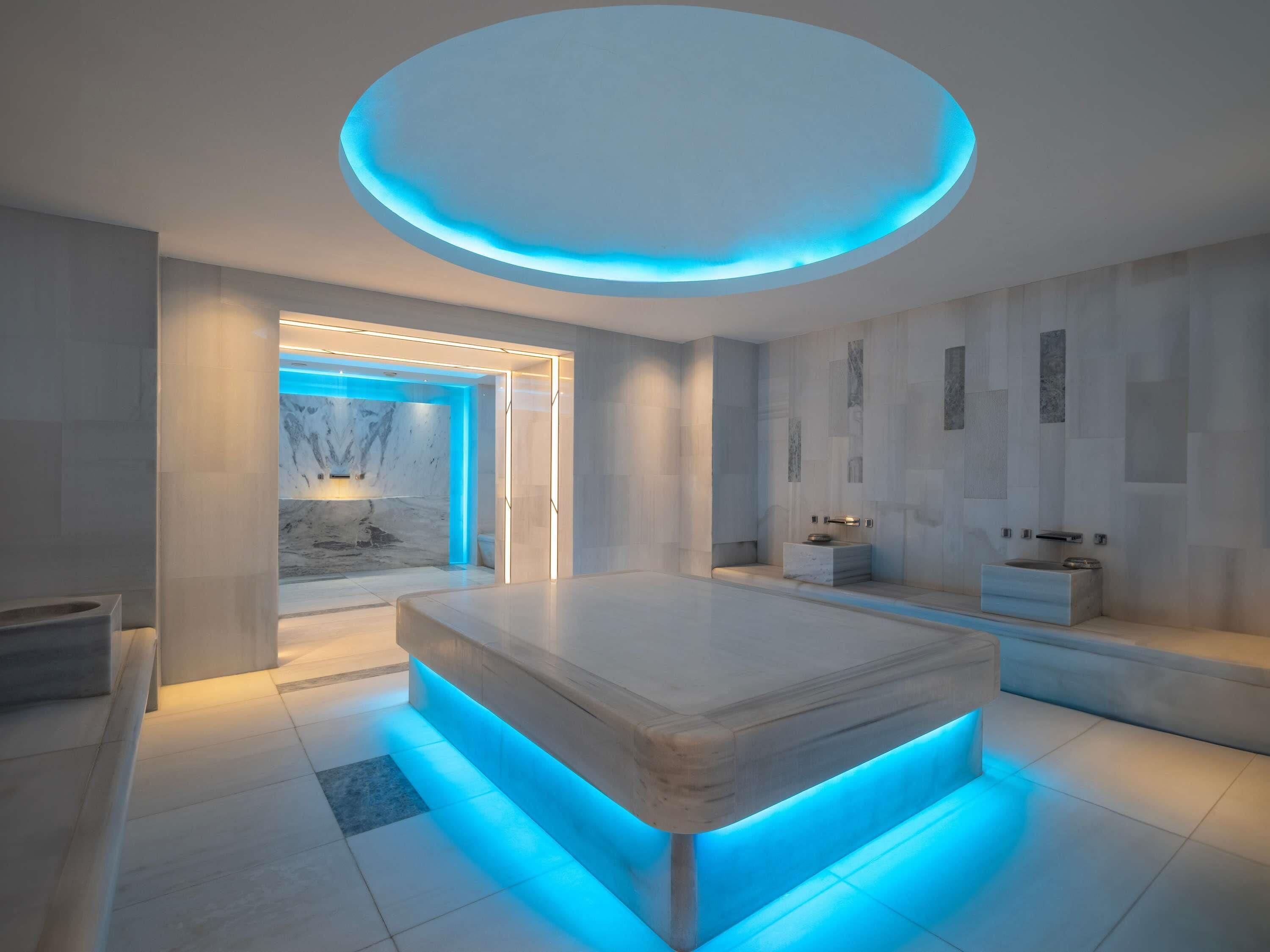 Ruang perawatan pasangan, sauna, ruang uap, dan pemandian Turki/hammam