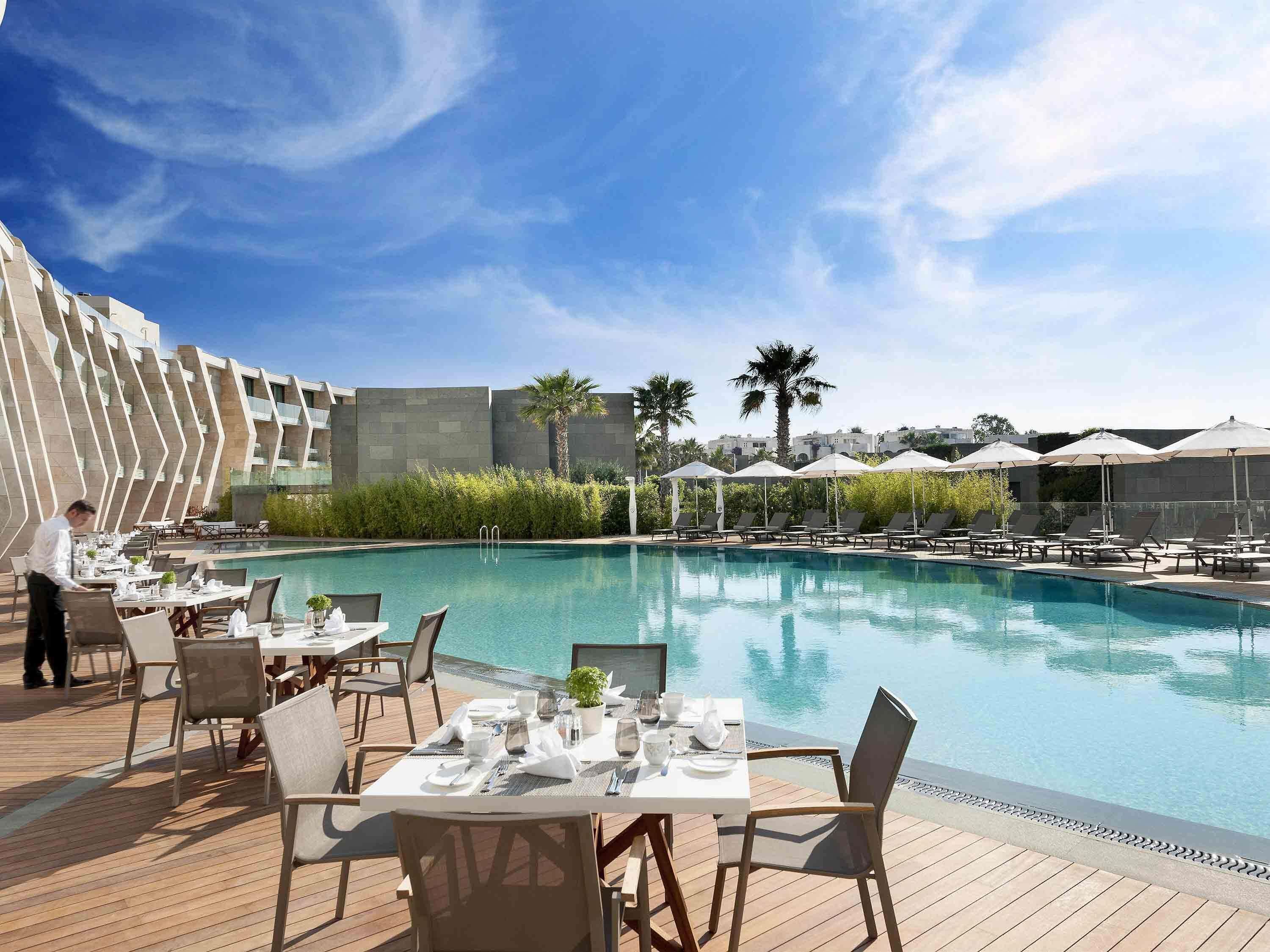 3 restauranter, frokost, lunsj og middag serveres, internasjonale retter