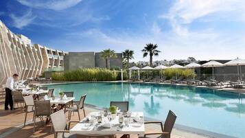 Här finns 3 restauranger som serverar frukost.