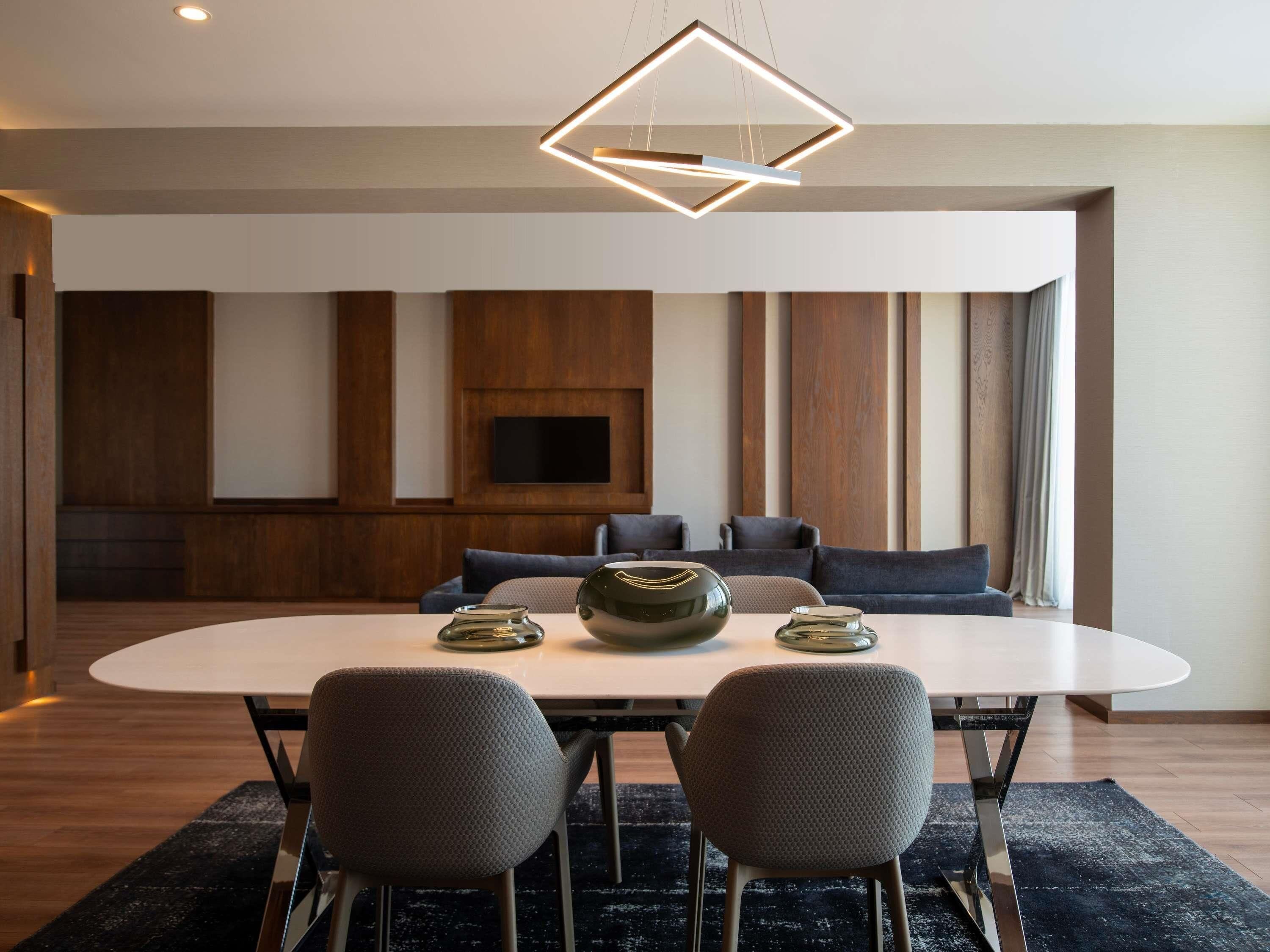 Signature Suite, 1 King Bed | Minibar, in-room safe, desk, soundproofing