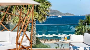 Indoor pool, seasonal outdoor pool, pool umbrellas, sun loungers