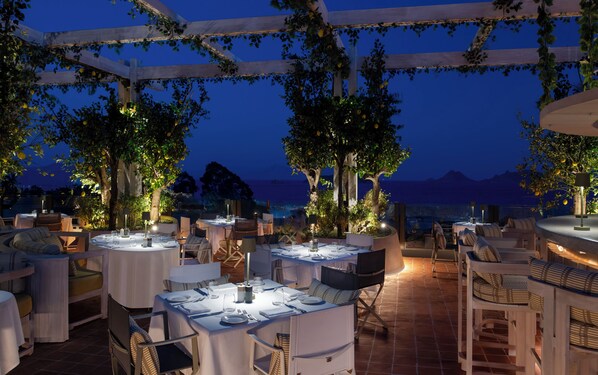 3 restaurants, spécialités Cuisine internationale
