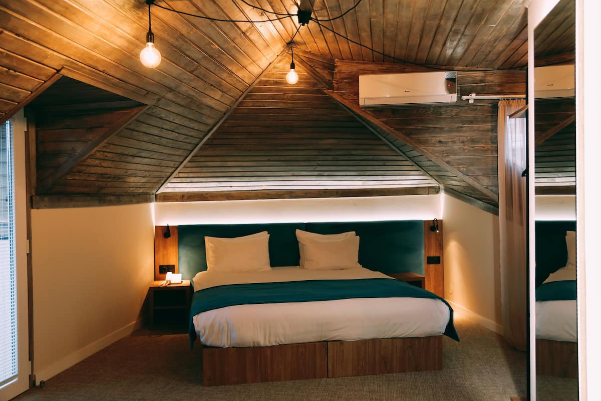 Design-Doppel- oder -Zweibettzimmer | Hochwertige Bettwaren, Minibar, Zimmersafe, schallisolierte Zimmer