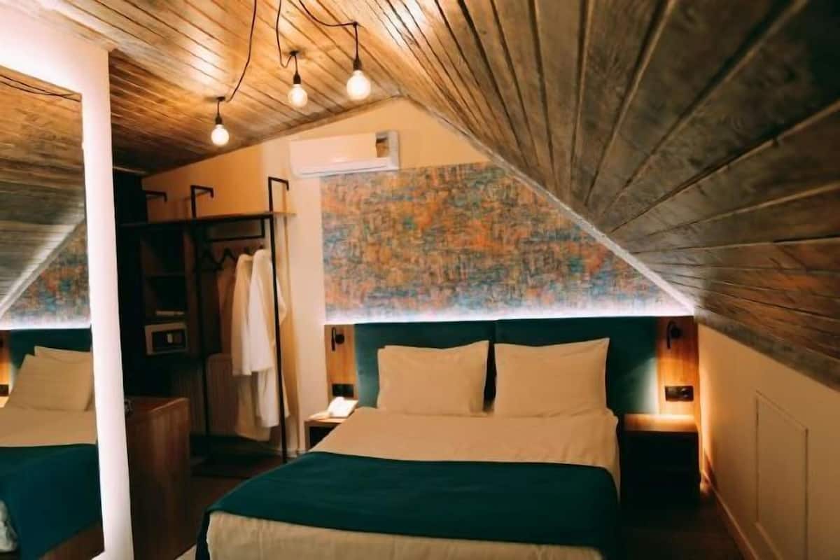 Hochwertige Bettwaren, Minibar, Zimmersafe, schallisolierte Zimmer