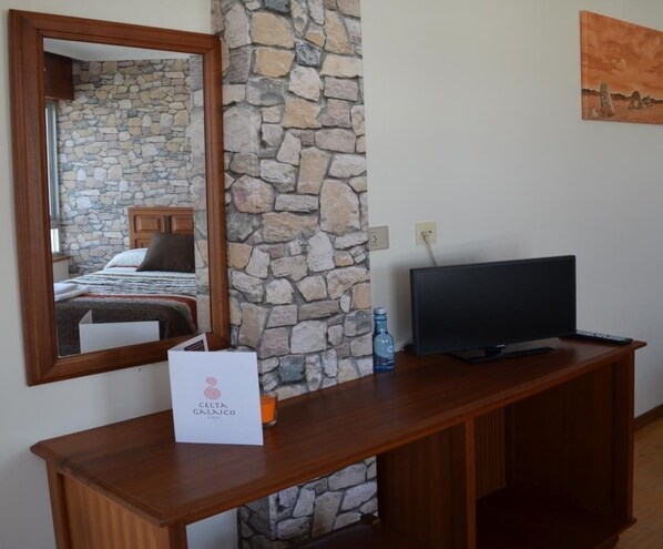 Flat-screen TV - Hotel Celta Galaico (Viveiro)