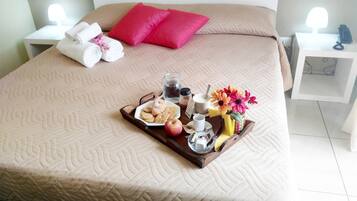 Doppia Classic | Con stile personalizzato, con arredamento individuale, una scrivania