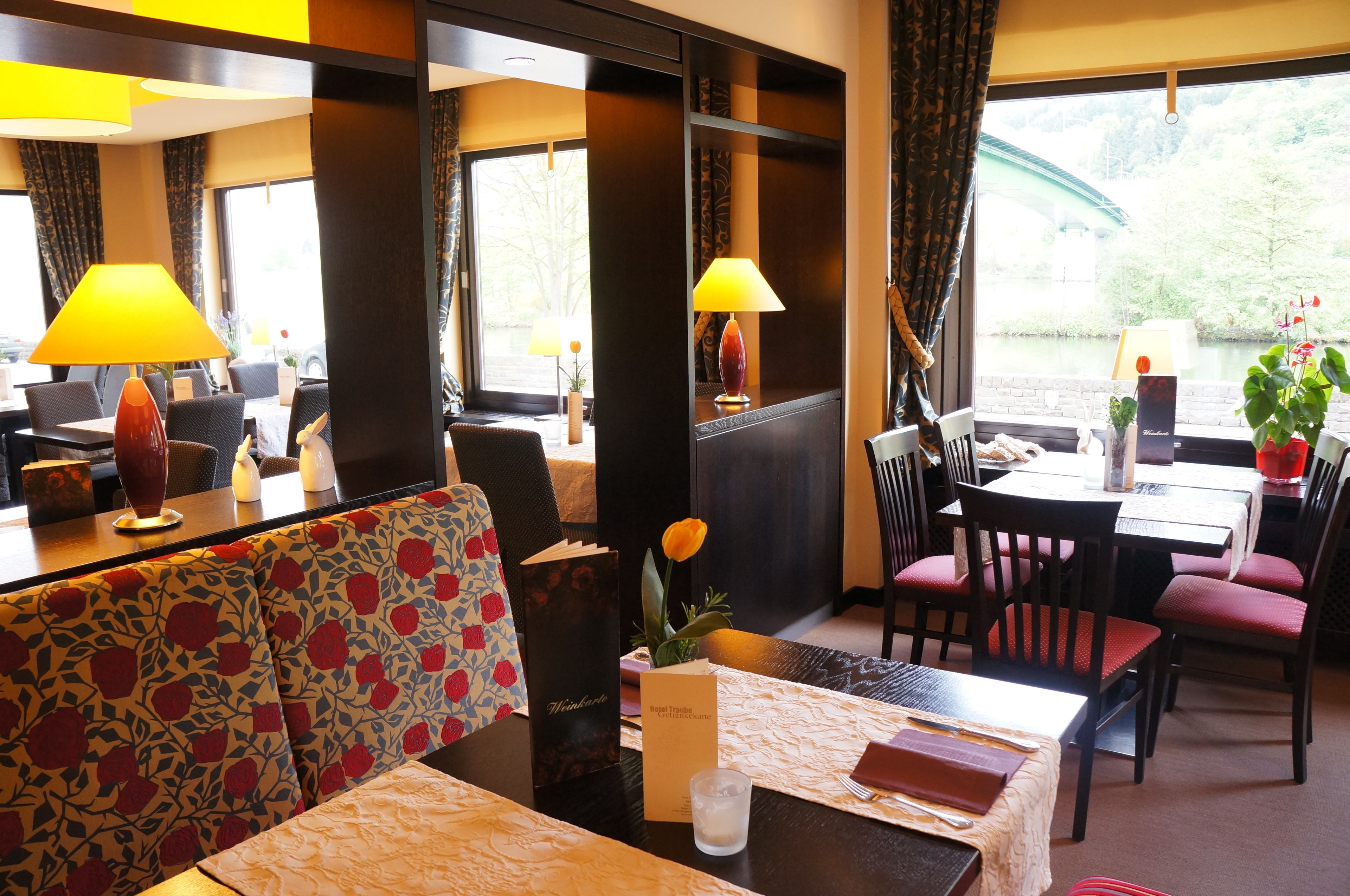 lunch and dinner served, regional cuisine