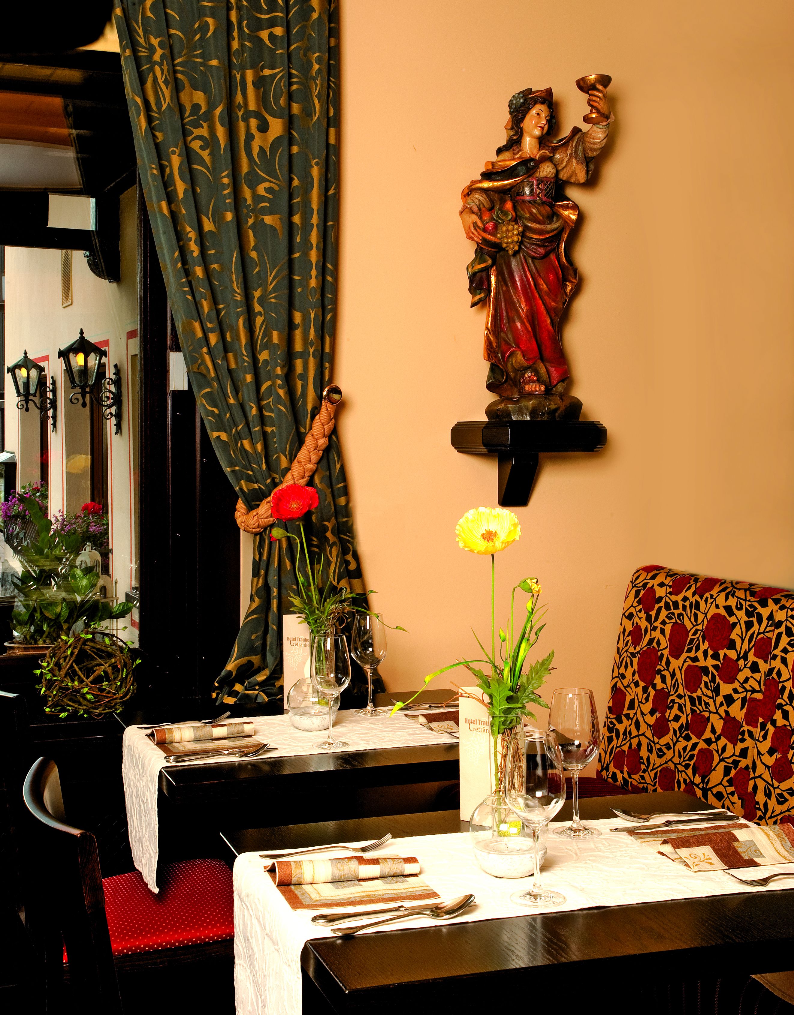 lunch and dinner served, regional cuisine