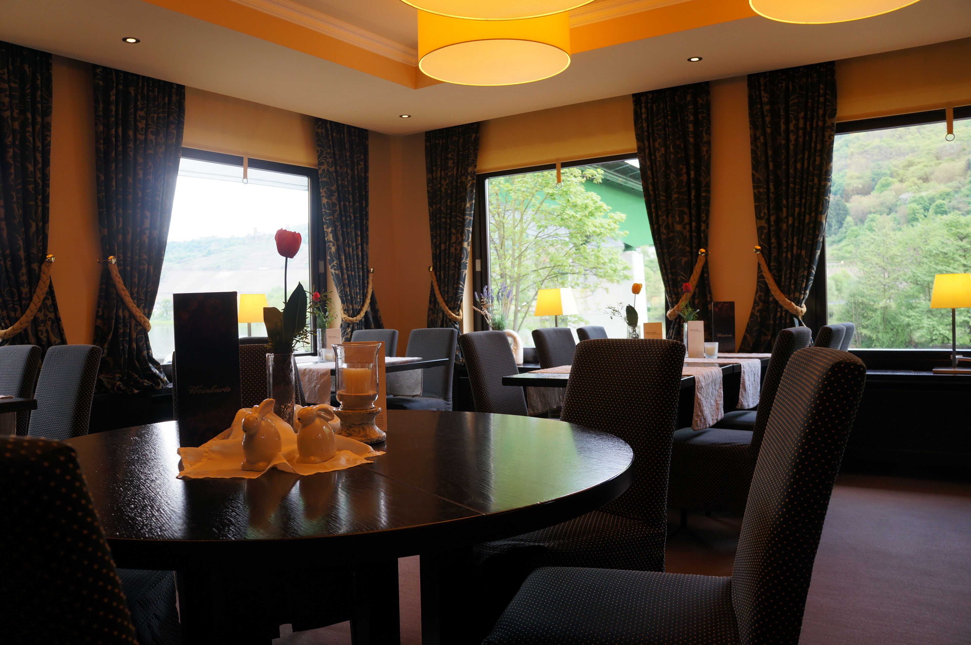 lunch and dinner served, regional cuisine