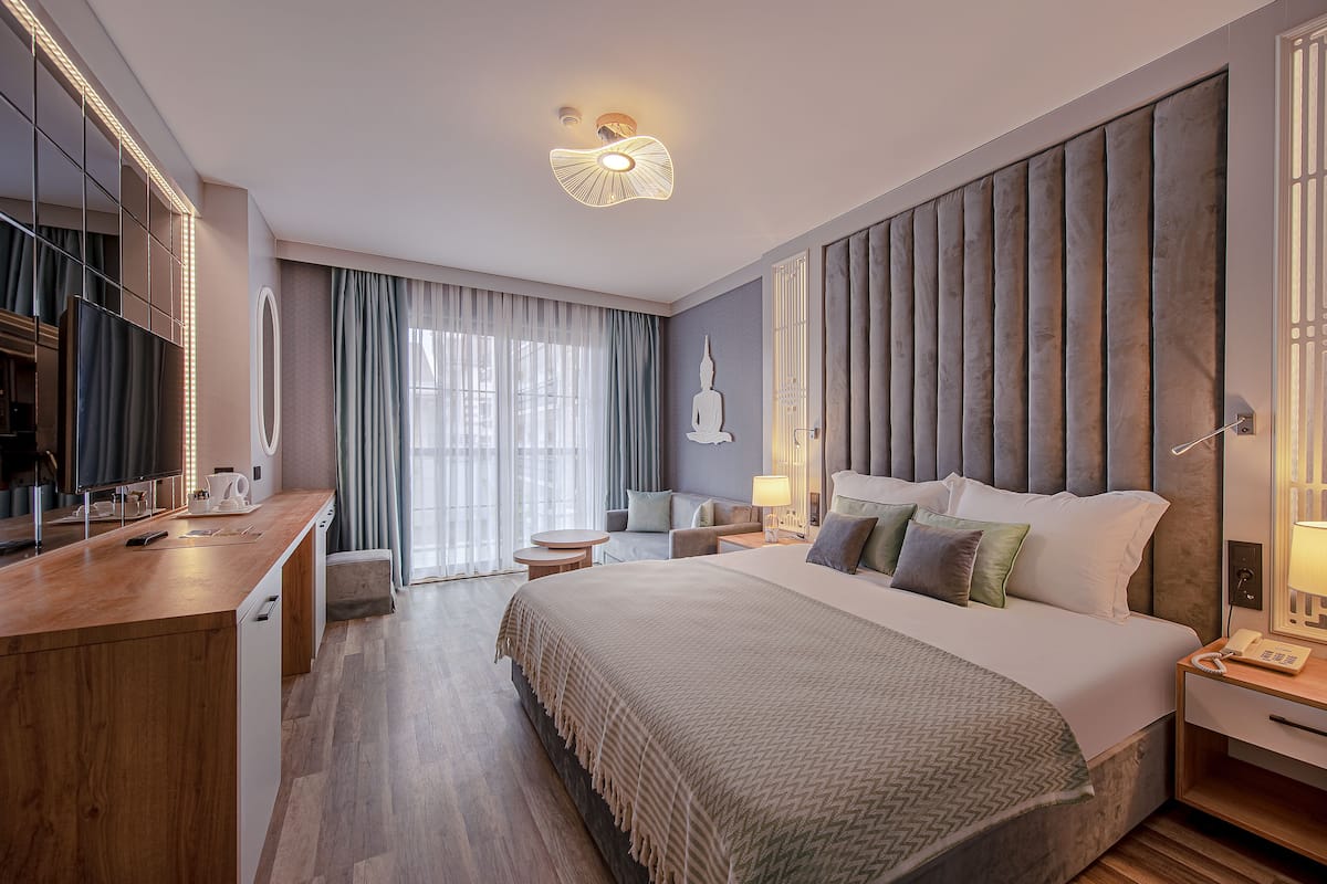 Standard Double or Twin Room, 1 Bedroom, Accessible, Partial Sea View | Minibar, cribs (free), WiFi (free)
