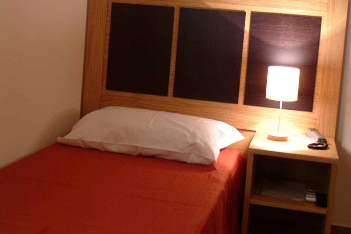 Single Room | Minibar, desk, laptop workspace, soundproofing