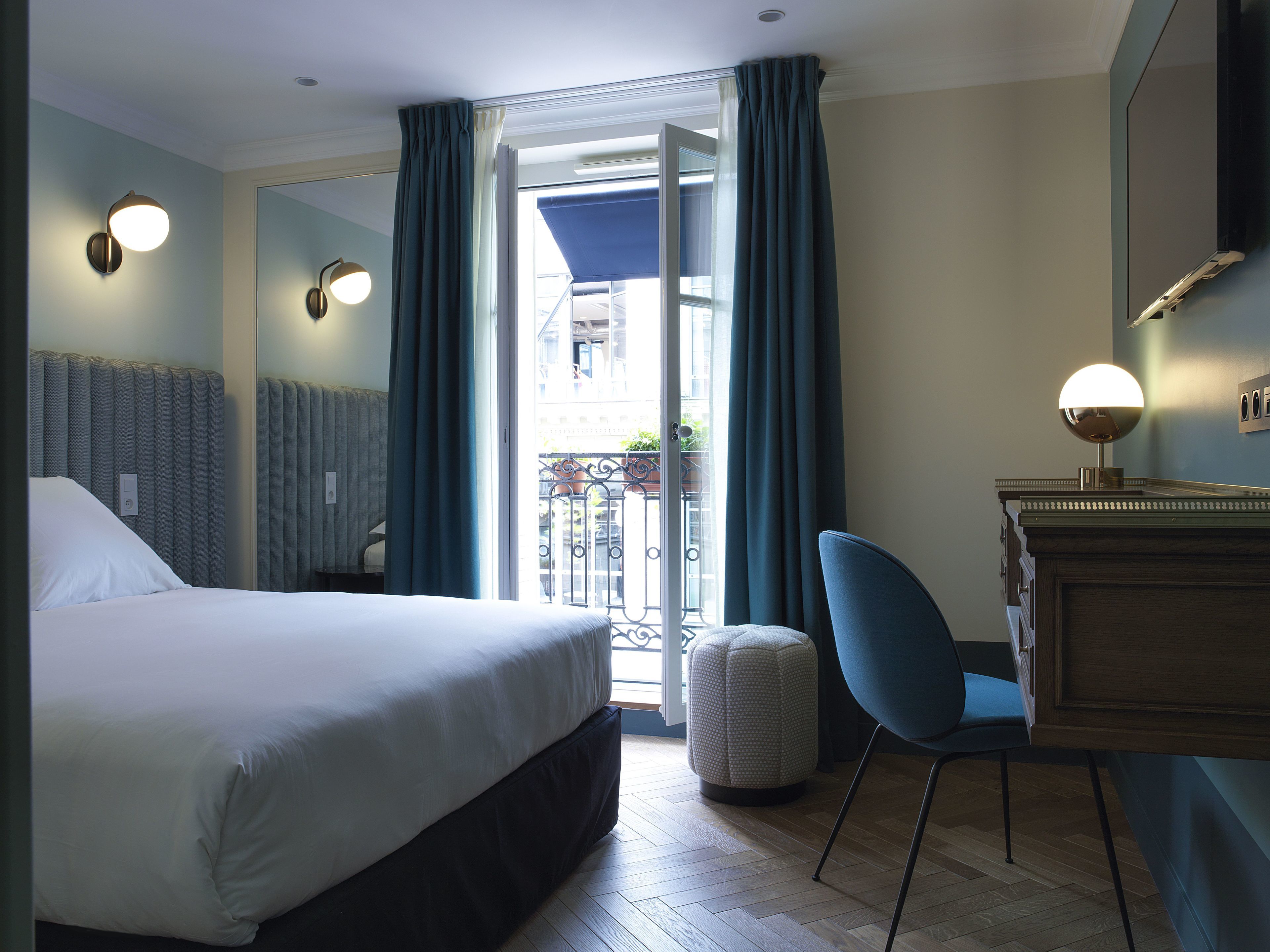 classic double room | premium bedding, minibar, in-room safe, desk