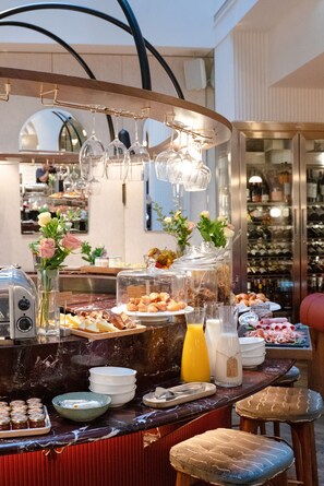 Daily buffet breakfast (EUR 30 per person) - Hotel Bachaumont (Paris)