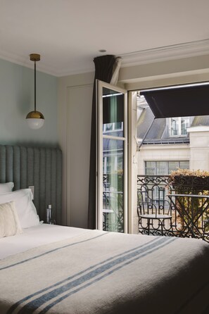 Signature Suite | Premium bedding, minibar, in-room safe, desk - Hotel Bachaumont (Paris)