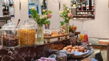 Café da manhã com buffet todos os dias mediante uma taxa