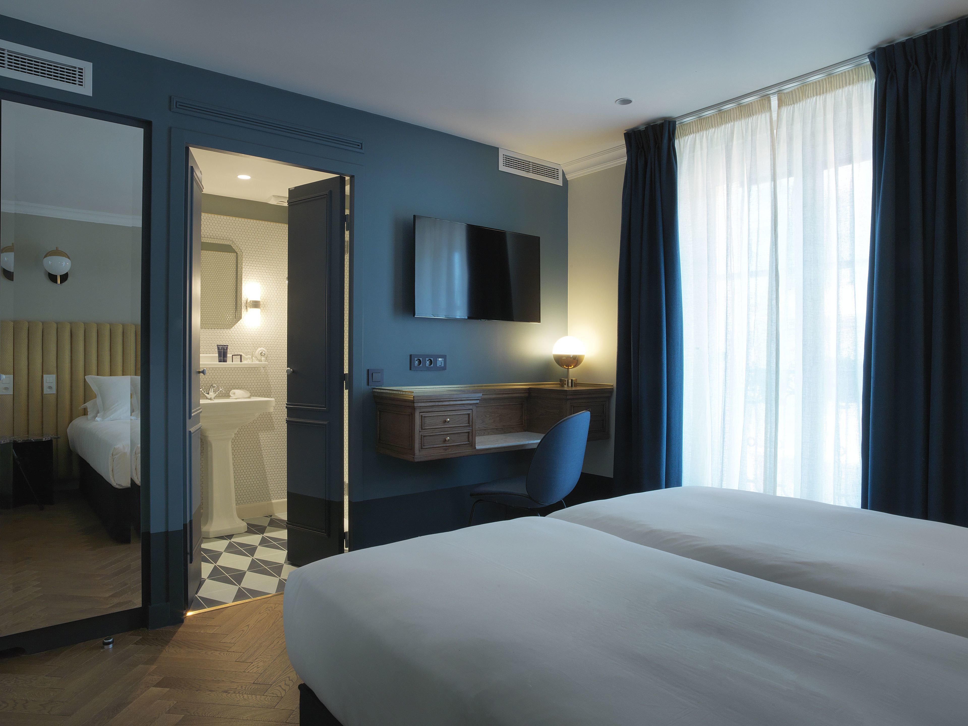 superior room | premium bedding, minibar, in-room safe, desk