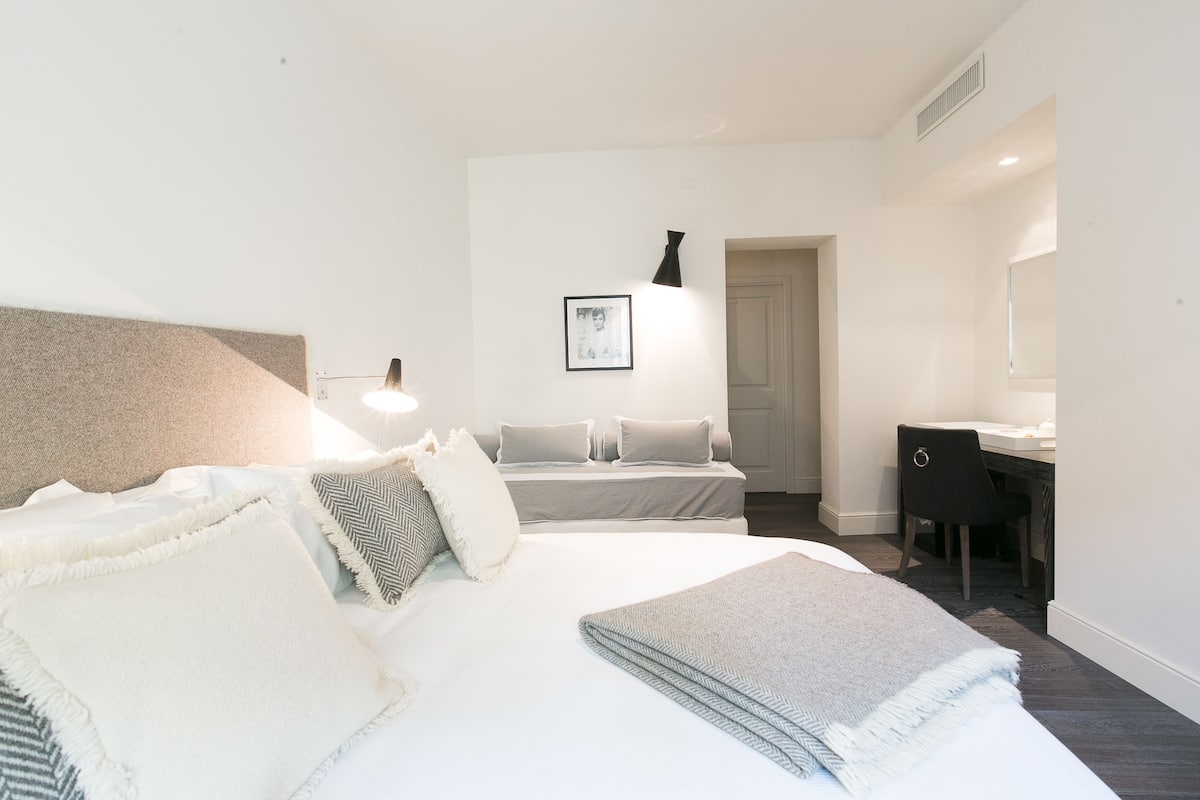 Premium-sengetøj, minibar, pengeskab på værelset, skrivebord