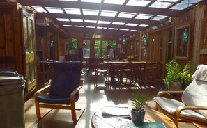 Library - Auberge et Chalets Griffon Aventure (Gaspé)