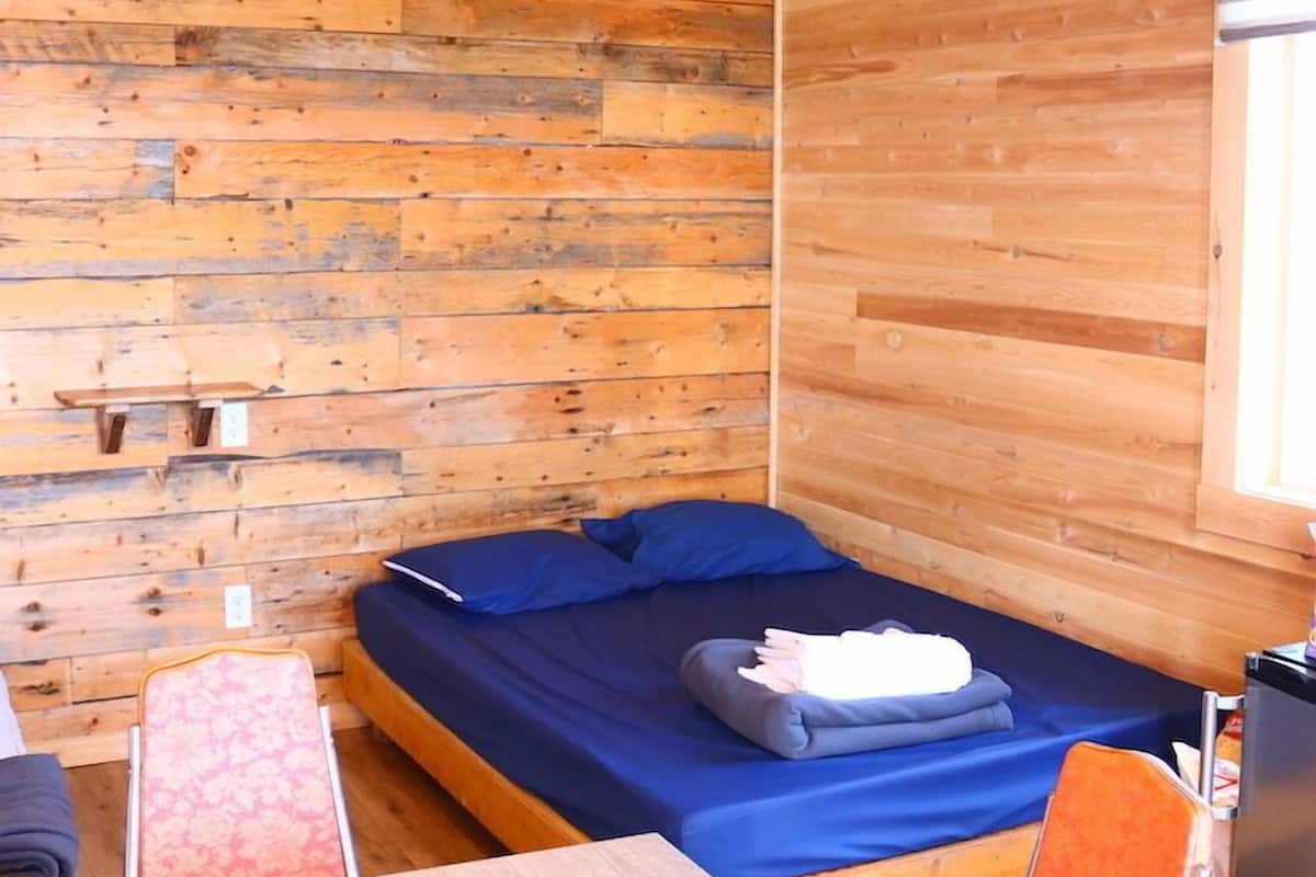 1 habitación, cunas gratuitas y ropa de cama