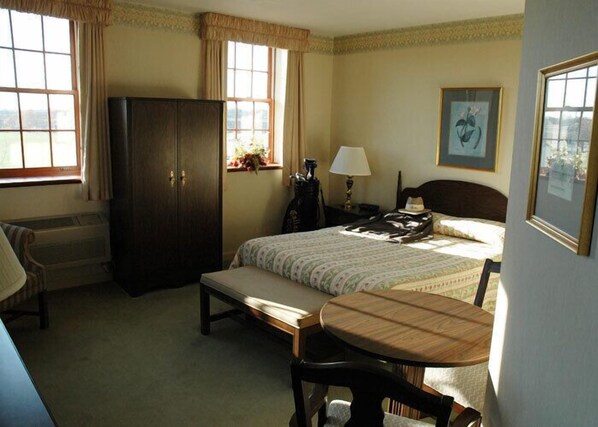 Deluxe Room, 1 Queen Bed (With Whirlpool)