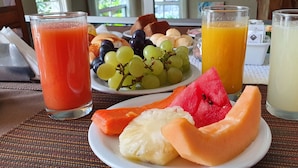 Café da manhã com buffet todos os dias mediante uma taxa