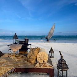 Playa privada, playa de arena blanca y camas de playa gratuitas