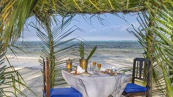 Café da manhã, almoço e jantar; culinária internacional