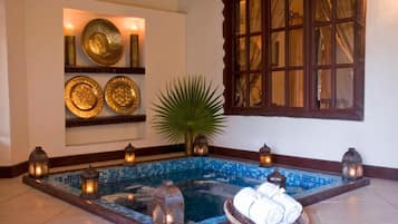 Una bañera de hidromasaje, tratamientos corporales, masajes tailandeses