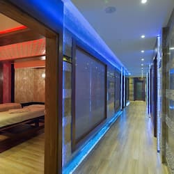Couples treatment room(s), sauna, Turkish bath/hammam, facials